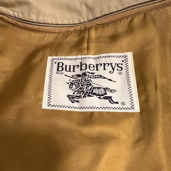 Burberry vintage trench coat- EUC!